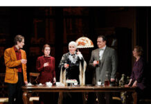 От Чуриковой — к Якуниной: новая жизнь спектакля «Ложь во спасение»