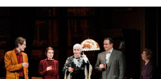 От Чуриковой — к Якуниной: новая жизнь спектакля «Ложь во спасение»