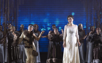 «Геликон-опера» привезла на Чукотку 4 тонны декораций