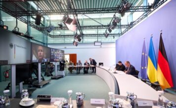 Украинская делегация «взорвалась аплодисментами» после разговора с Трампом: что сказал президент США – WSJ