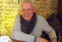 Актер и режиссер Александр Галибин отмечает 70-летие на теплоходе