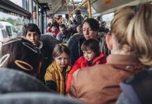 На Харьковщине в 40 населенных пунктах объявили обязательную эвакуацию: что происходит