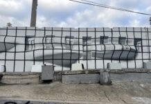 Город нанизали на цветную ось: галерея под открытым небом