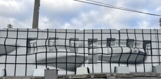 Город нанизали на цветную ось: галерея под открытым небом