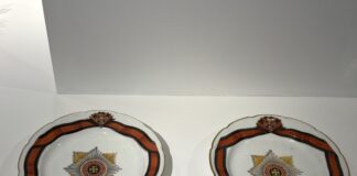 Мода на познание: в «Коломенском» открылась выставка «Русский Парнас»