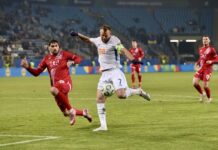 Динамо уничтожило Зриньски и одержало первую победу в ЛК