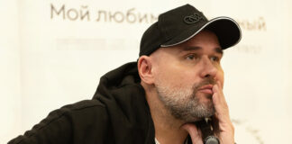 «Это я пытаюсь детям своим объяснить»: Аверин рассказал накануне юбилея, почему меняет театры