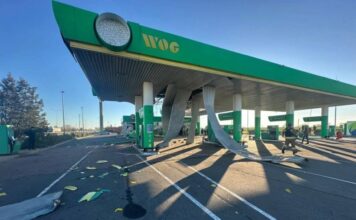 Войска РФ ударили «Искандером» по Николаеву, есть жертва: спасатели показали видео