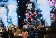 «Деградировать вместе»: Шнуров в новых песнях рассказал как пережить лихие времена