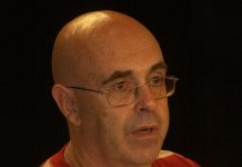 «В объятиях тигра я уже лежал, мечтаю погладить льва»: Михаил Левитин празднует юбилей