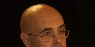 «В объятиях тигра я уже лежал, мечтаю погладить льва»: Михаил Левитин празднует юбилей