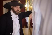 Дубровский на съемках превращается в Зорро