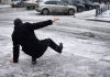 Гололед и травмы: чем смазать подошву, чтобы не упасть и не сломать ногу