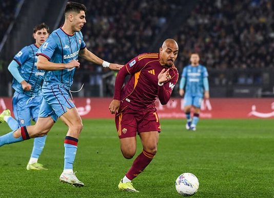 Два гола Малена помогли Роме уверенно обыграть Кальяри