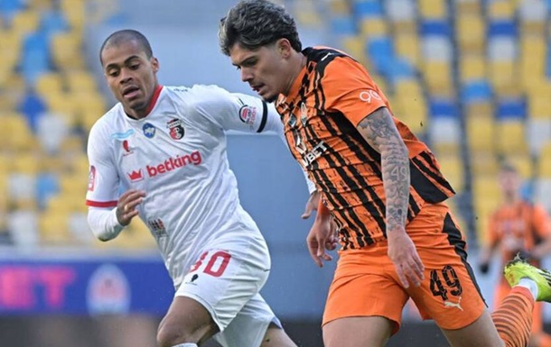 Шахтер забил единственный мяч в матче во Львове и обыграл Верес