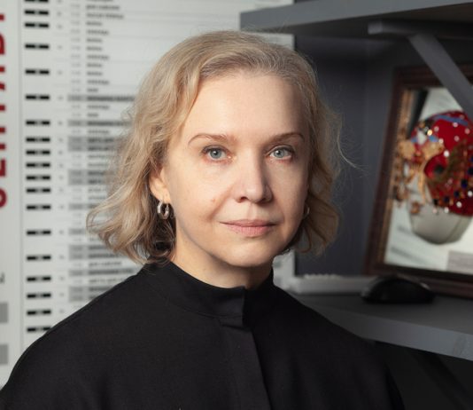 Без скандалов и суеты: как Марина Брусникина покорила главные сцены страны