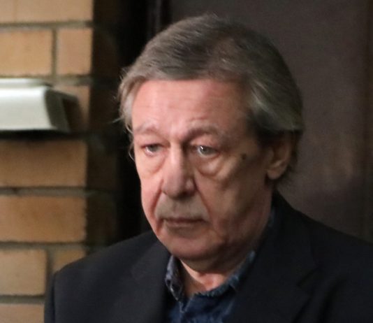 «Без свидетелей» и без дешевых билетов: кто наживается на возвращении Ефремова на сцену