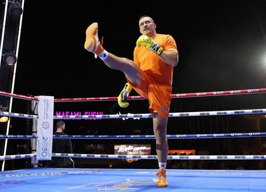 Усик начал подготовку к бою с Верховеном